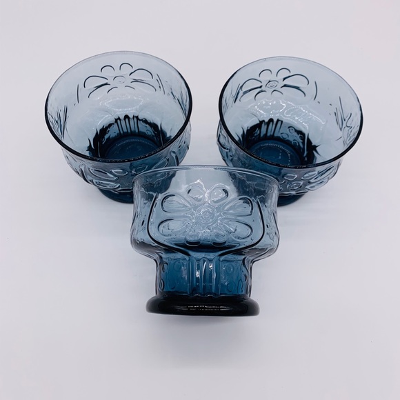 Vintage blue footed goblets with design - Picture 2 of 4